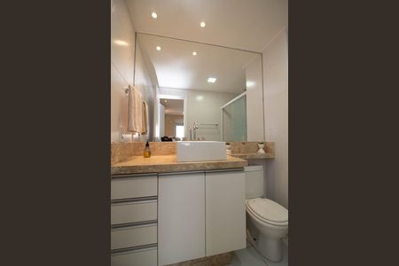 Apartamento à venda com 68m², 2 quartos e 1 vaga Apartamento à venda com 68m², 2 quartos e 1 vagaBanheiro