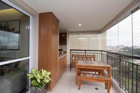 Apartamento à venda com 68m², 2 quartos e 1 vaga Apartamento à venda com 68m², 2 quartos e 1 vagaVaranda