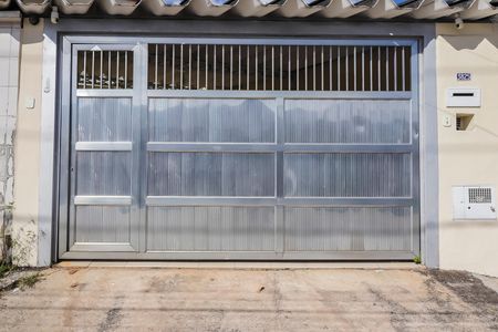 Casa para alugar com 116m², 2 quartos e 2 vagasFachada