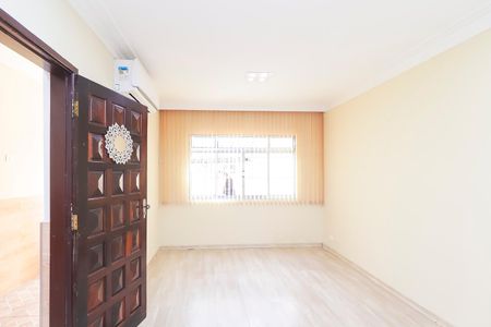 Casa para alugar com 116m², 2 quartos e 2 vagasSala