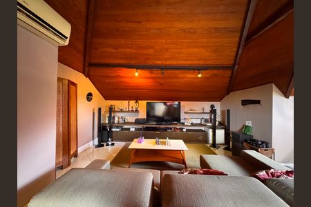 Casa de condomínio à venda com 220m², 3 quartos e sem vaga Casa de condomínio à venda com 220m², 3 quartos e sem vagaSótão