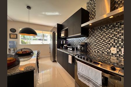 Casa de condomínio à venda com 220m², 3 quartos e sem vaga Casa de condomínio à venda com 220m², 3 quartos e sem vagaCozinha