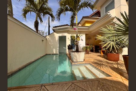 Casa de condomínio à venda com 220m², 3 quartos e sem vaga Casa de condomínio à venda com 220m², 3 quartos e sem vagaÁrea externa