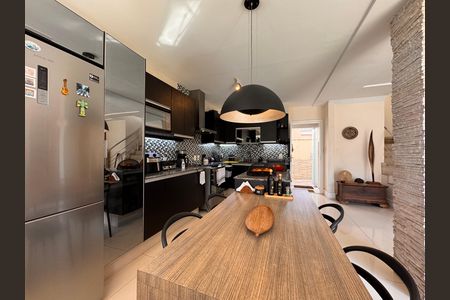 Casa de condomínio à venda com 220m², 3 quartos e sem vaga Casa de condomínio à venda com 220m², 3 quartos e sem vagaCozinha