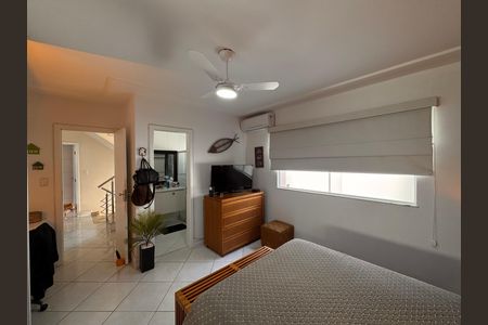 Casa de condomínio à venda com 220m², 3 quartos e sem vaga Casa de condomínio à venda com 220m², 3 quartos e sem vagaSuíte 3