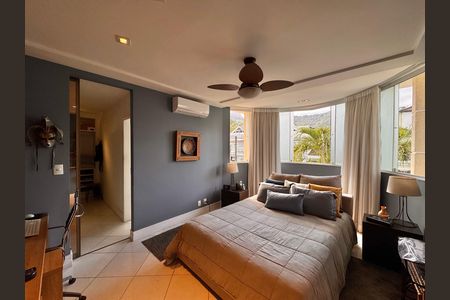 Casa de condomínio à venda com 220m², 3 quartos e sem vaga Casa de condomínio à venda com 220m², 3 quartos e sem vagaSuíte 1