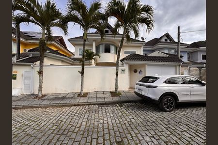 Casa de condomínio à venda com 220m², 3 quartos e sem vaga Casa de condomínio à venda com 220m², 3 quartos e sem vagaFachada Imóvel