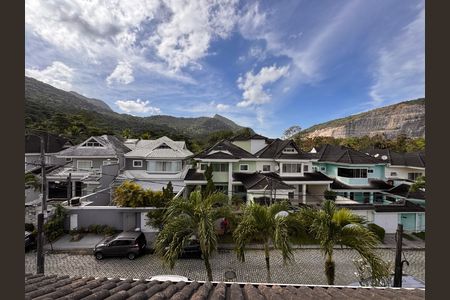 Casa de condomínio à venda com 220m², 3 quartos e sem vaga Casa de condomínio à venda com 220m², 3 quartos e sem vagaSótão