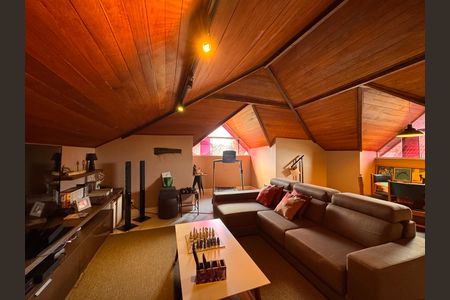 Casa de condomínio à venda com 220m², 3 quartos e sem vaga Casa de condomínio à venda com 220m², 3 quartos e sem vagaSótão