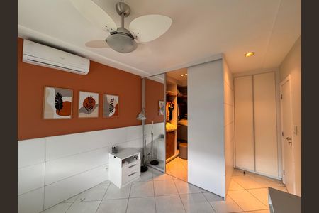 Casa de condomínio à venda com 220m², 3 quartos e sem vaga Casa de condomínio à venda com 220m², 3 quartos e sem vagaSuíte 2