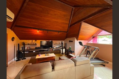 Casa de condomínio à venda com 220m², 3 quartos e sem vaga Casa de condomínio à venda com 220m², 3 quartos e sem vagaSótão