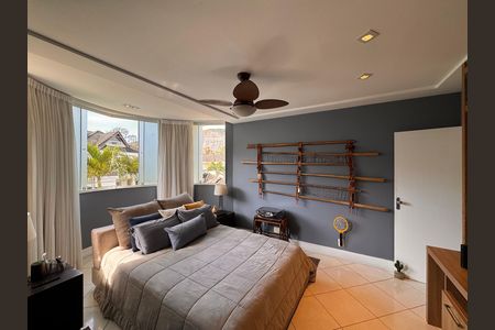 Casa de condomínio à venda com 220m², 3 quartos e sem vaga Casa de condomínio à venda com 220m², 3 quartos e sem vagaSuíte 1