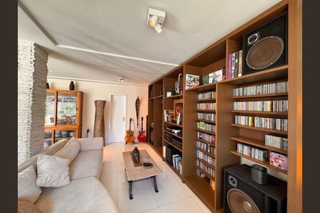 Casa de condomínio à venda com 220m², 3 quartos e sem vaga Casa de condomínio à venda com 220m², 3 quartos e sem vagaSala