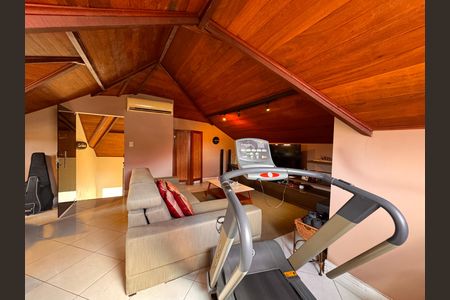 Casa de condomínio à venda com 220m², 3 quartos e sem vaga Casa de condomínio à venda com 220m², 3 quartos e sem vagaSótão
