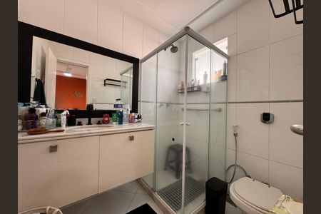 Casa de condomínio à venda com 220m², 3 quartos e sem vaga Casa de condomínio à venda com 220m², 3 quartos e sem vagaSuíte 3 - Banheiro