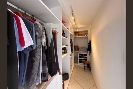 Casa de condomínio à venda com 220m², 3 quartos e sem vaga Casa de condomínio à venda com 220m², 3 quartos e sem vagaSuíte 1 - Closet