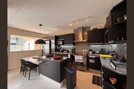 Casa de condomínio à venda com 220m², 3 quartos e sem vaga Casa de condomínio à venda com 220m², 3 quartos e sem vagaCozinha