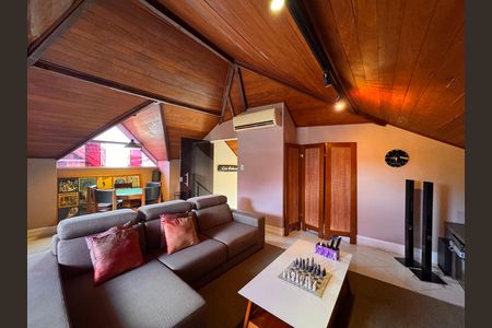 Casa de condomínio à venda com 220m², 3 quartos e sem vaga Casa de condomínio à venda com 220m², 3 quartos e sem vagaSótão