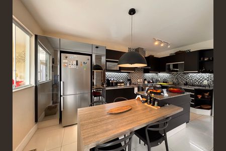 Casa de condomínio à venda com 220m², 3 quartos e sem vaga Casa de condomínio à venda com 220m², 3 quartos e sem vagaCozinha