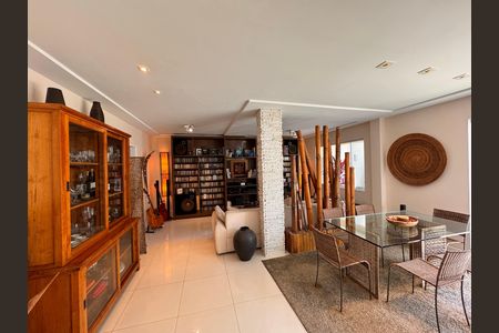 Casa de condomínio à venda com 220m², 3 quartos e sem vaga Casa de condomínio à venda com 220m², 3 quartos e sem vagaSala