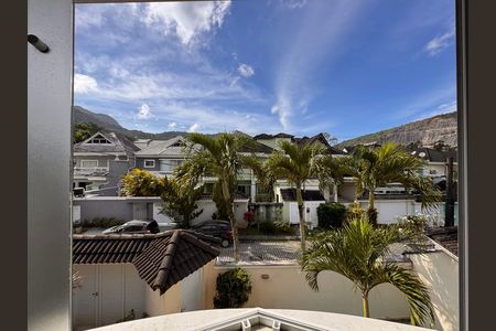 Casa de condomínio à venda com 220m², 3 quartos e sem vaga Casa de condomínio à venda com 220m², 3 quartos e sem vagaSuíte 1