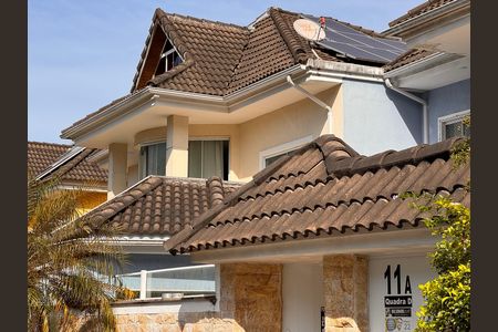 Casa de condomínio à venda com 220m², 3 quartos e sem vaga Casa de condomínio à venda com 220m², 3 quartos e sem vagaÁrea externa - Vista placas fotovoltaicas