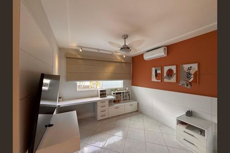 Casa de condomínio à venda com 220m², 3 quartos e sem vaga Casa de condomínio à venda com 220m², 3 quartos e sem vagaSuíte 2