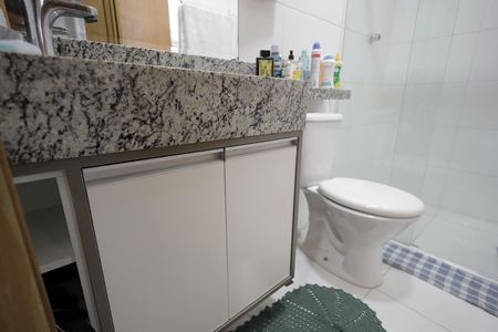 Apartamento à venda com 80m², 2 quartos e 1 vaga Apartamento à venda com 80m², 2 quartos e 1 vagaBanheiro