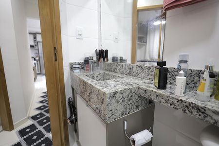 Apartamento à venda com 80m², 2 quartos e 1 vaga Apartamento à venda com 80m², 2 quartos e 1 vagaBanheiro