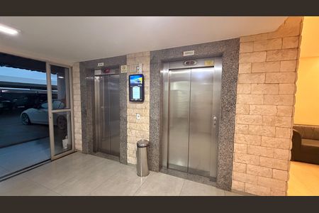 Apartamento à venda com 59m², 2 quartos e 1 vaga Apartamento à venda com 59m², 2 quartos e 1 vagaElevadores