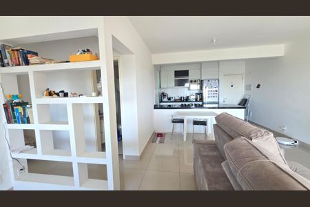 Foto 04 de apartamento à venda com 2 quartos, 77m² em Conjunto Promorar Raposo Tavares, São Paulo
