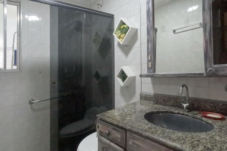Banheiro de apartamento para alugar com 1 quarto, 47m² em Embaré, Santos