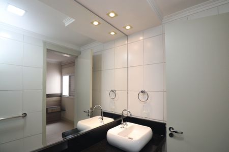 Apartamento para alugar com 67m², 3 quartos e 1 vaga Apartamento para alugar com 67m², 3 quartos e 1 vagaBanheiro da Suíte