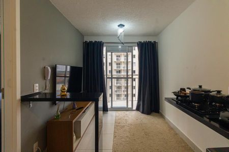 Sala/Cozinha e Área de Serviço de apartamento para alugar com 1 quarto, 28m² em Guaiauna, São Paulo
