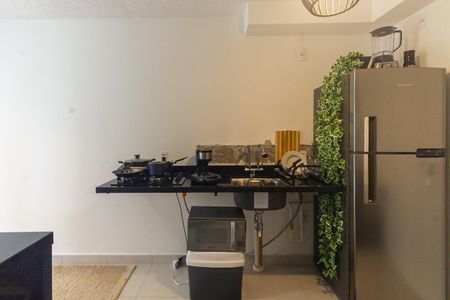 Sala/Cozinha e Área de Serviço de apartamento para alugar com 1 quarto, 28m² em Guaiauna, São Paulo