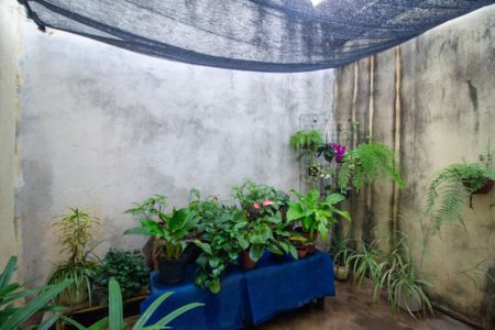 Casa para alugar com 100m², 2 quartos e 1 vaga Casa para alugar com 100m², 2 quartos e 1 vagaQuintal