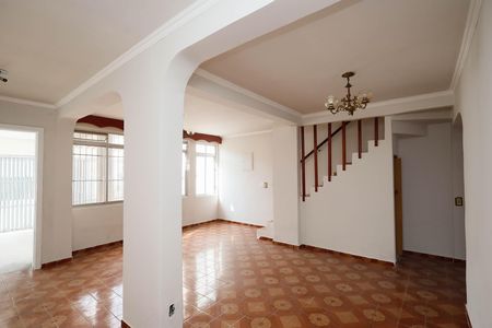 Casa à venda com 148m², 4 quartos e 2 vagasSala 