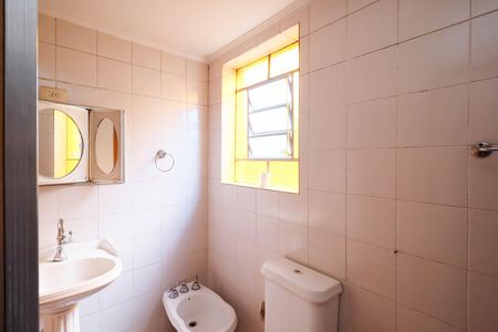 Casa à venda com 148m², 4 quartos e 2 vagasBanheiro 1
