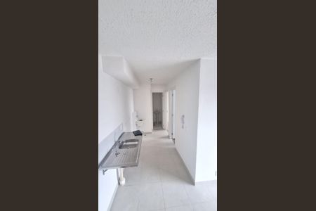 Cozinha de apartamento à venda com 2 quartos, 34m² em Parque Industrial Tomas Edson, São Paulo