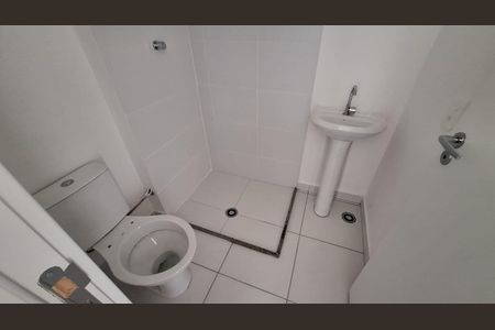 Banheiro de apartamento à venda com 2 quartos, 34m² em Parque Industrial Tomas Edson, São Paulo