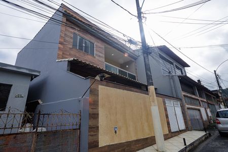 Casa à venda com 70m², 4 quartos e sem vaga Casa à venda com 70m², 4 quartos e sem vagaFachada