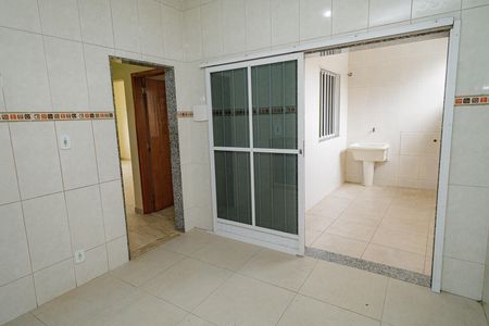 Casa à venda com 70m², 4 quartos e sem vaga Casa à venda com 70m², 4 quartos e sem vagaCozinha