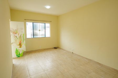 Casa à venda com 70m², 4 quartos e sem vaga Casa à venda com 70m², 4 quartos e sem vagaSala