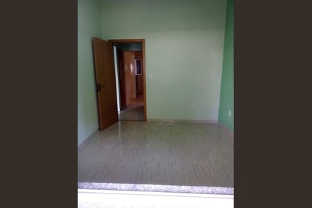 Casa à venda com 70m², 4 quartos e sem vaga