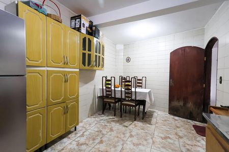 Casa à venda com 250m², 2 quartos e 10 vagas Casa à venda com 250m², 2 quartos e 10 vagascozinha