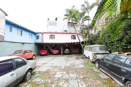 Casa à venda com 250m², 2 quartos e 10 vagas Casa à venda com 250m², 2 quartos e 10 vagasquintal - garagem