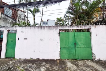 Casa à venda com 250m², 2 quartos e 10 vagas Casa à venda com 250m², 2 quartos e 10 vagasFachada