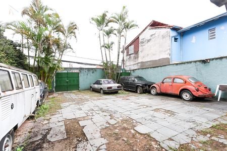 Casa à venda com 250m², 2 quartos e 10 vagas Casa à venda com 250m², 2 quartos e 10 vagasquintal - garagem
