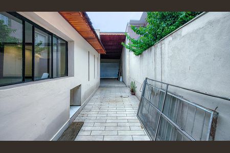 Casa para alugar com 200m², 4 quartos e 4 vagas Casa para alugar com 200m², 4 quartos e 4 vagasCorredor