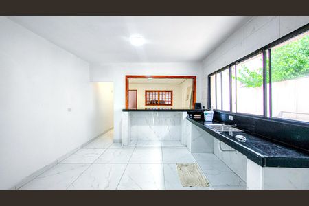 Casa para alugar com 200m², 4 quartos e 4 vagas Casa para alugar com 200m², 4 quartos e 4 vagasCozinha